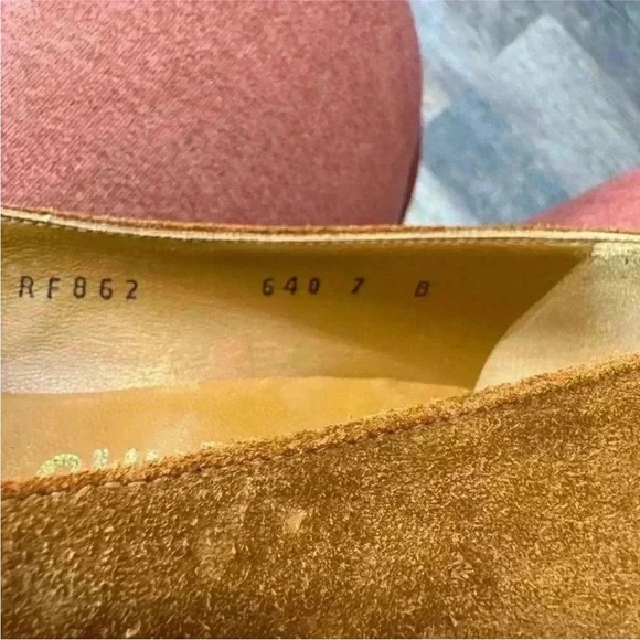 Vintage Salvatore Ferragamo Suede Kitten Heels Size 7 In Cognac - Picture 8 of 10